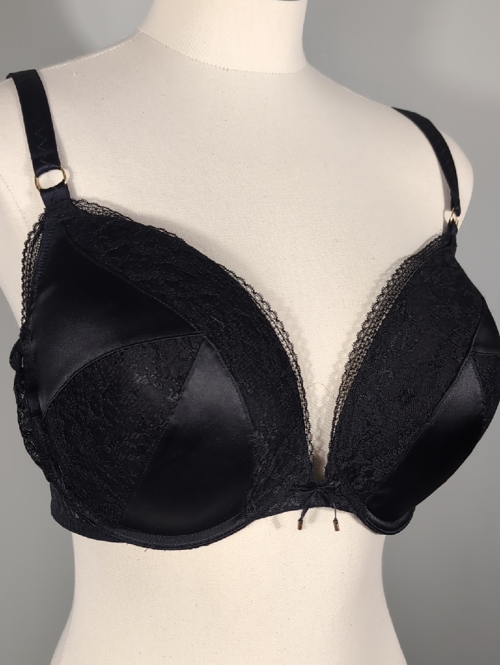 VS Very Sexy Push Up Black Lace Satin Plunge Bra, 38DD
